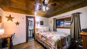 Log Cabins for rent in NC, Cabin Rentals in Blue Ridge Mountains NC, Log Cabins in NC Mountains, Asheville NC Honeymoon Cabins, Cabins Near Biltmore Estate