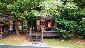Log Cabins for rent in NC, Cabin Rentals in Blue Ridge Mountains NC, Log Cabins in NC Mountains, Asheville NC Honeymoon Cabins, Cabins Near Biltmore Estate