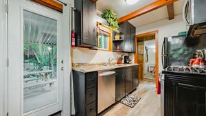 Log Cabin Asheville NC, Log Cabin Motor Court, Cabins Weaverville NC, Asheville Cottages, The Log Cabin Motor Court