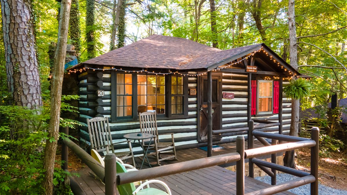 mountain cabin booking tips, Western North Carolina cabin rentals, Asheville cabin tips, what to know before booking a cabin, cabin rental advice Asheville, common booking mistakes, best cabins near Asheville, direct cabin booking Asheville, Asheville vaca